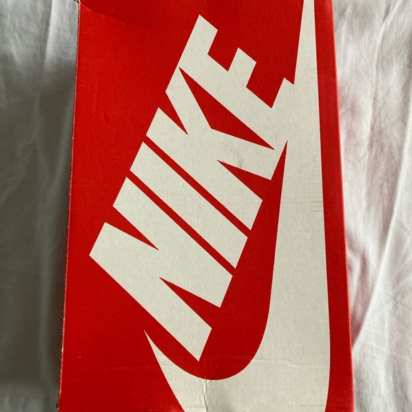 NWB Nike Flight Legacy 👟, size 8. - Picture 4 of 15